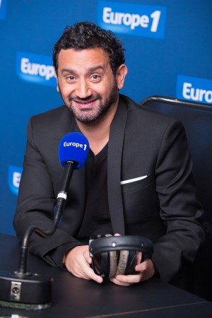 hanouna,les pieds dans le plat